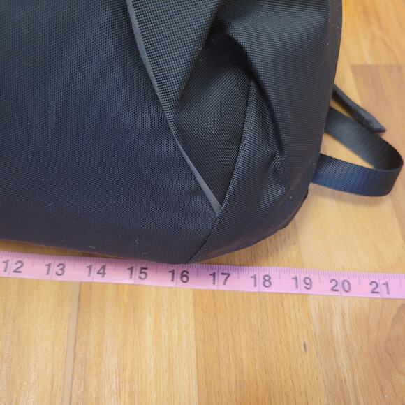 Lululemon More Miles Active Backpack 17L Laptop Hardback Sleek Clean Travel Corp - Picture 8 of 15